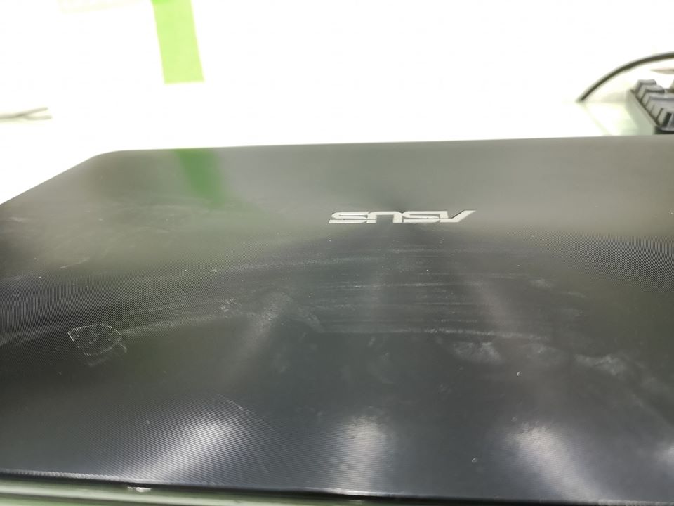 ASUS X555LD มีตำหนิ