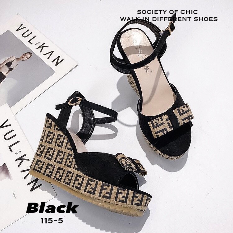 รองเท้าส้นเตารีด Style Fendi (สีครีม)