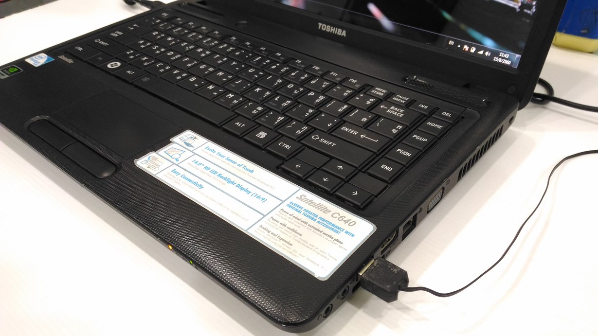 TOSHIBA Satellite C640