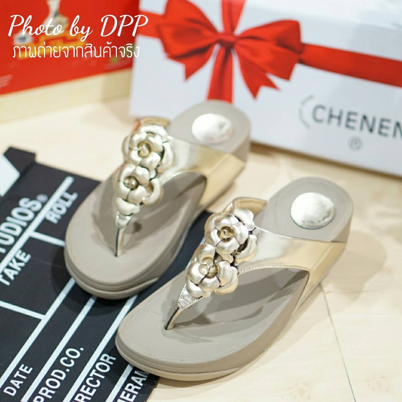 รองเท้า Fitflop (สีครีม)