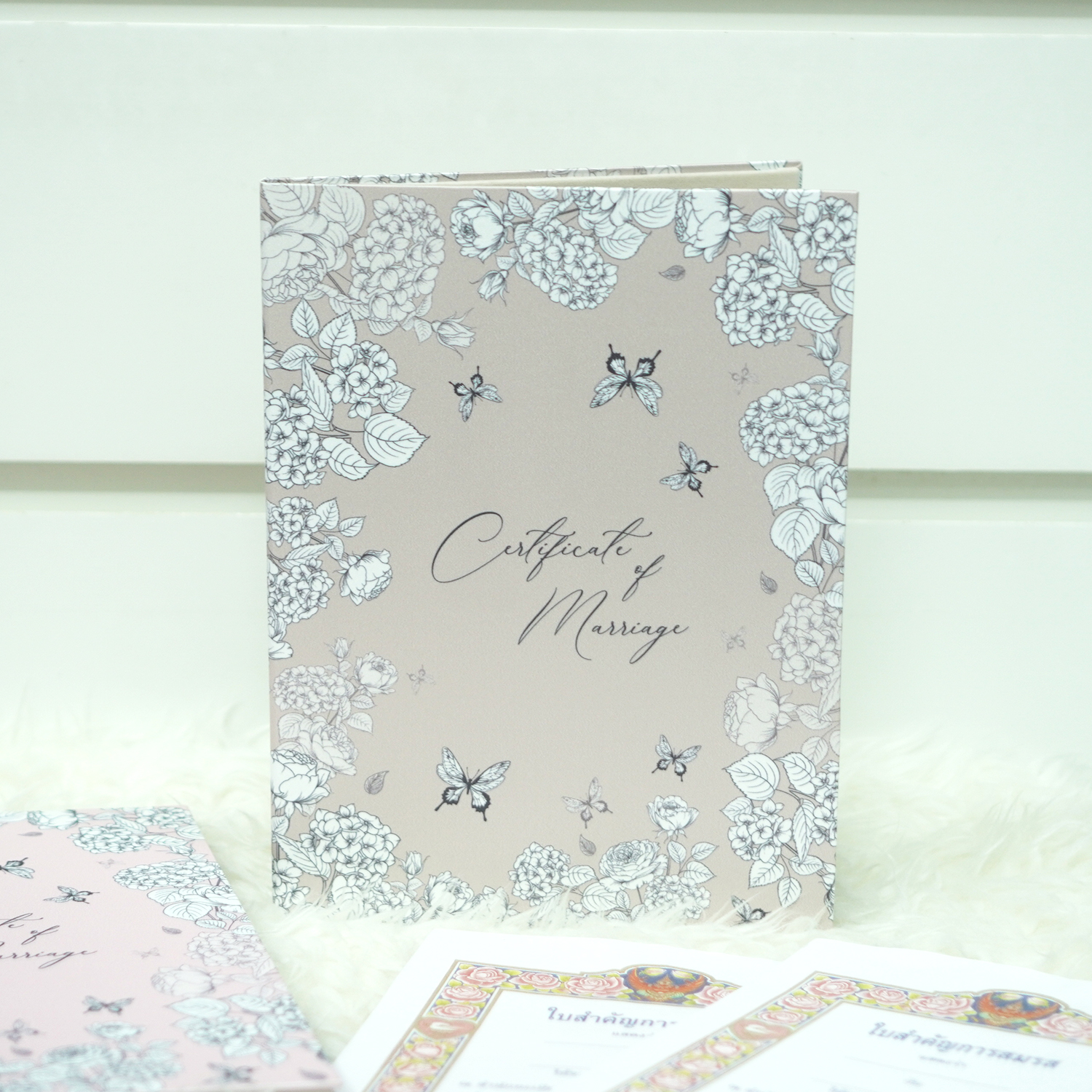 แฟ้มใส่ทะเบียนสมรส แบบพร้อมส่ง ลาย Butterfly Vintage - Brown พร้อมข้อความ Certificate of Marriage