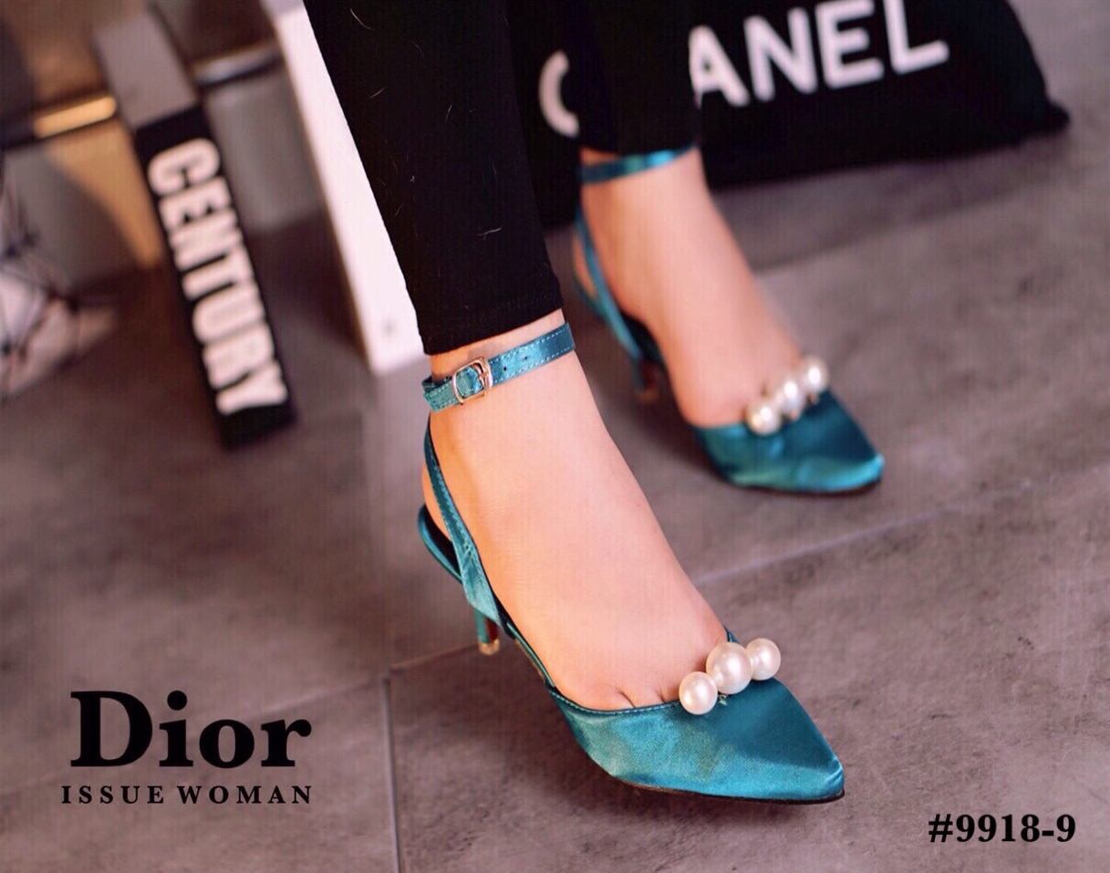 พร้อมส่ง : รองเท้าส้นเข็มสไตล์ Dior (สีเขียว)