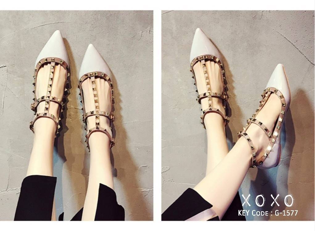 รองเท้าคัทชูส้นแบน Style Valentino (สีดำ)