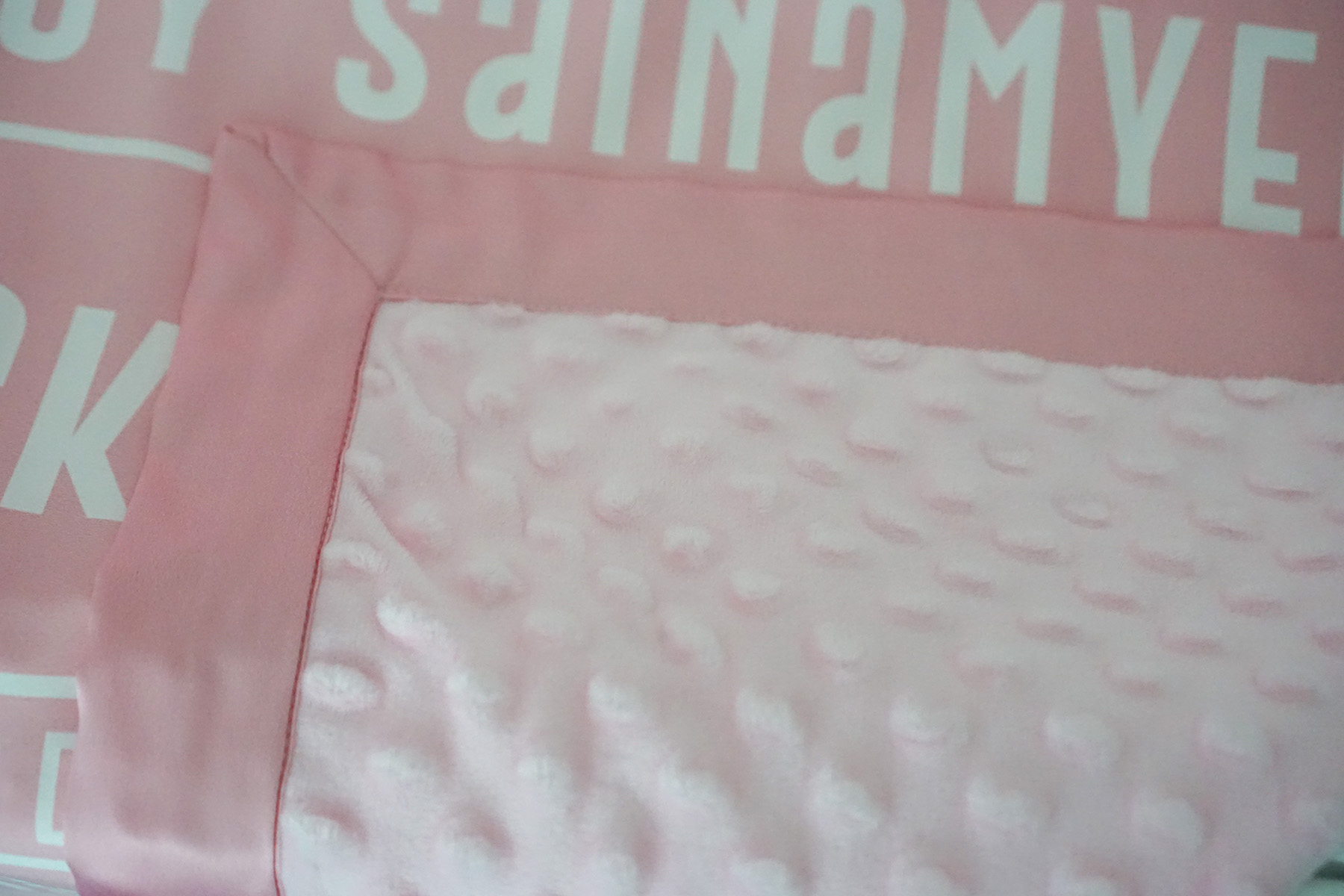 ชุดของขวัญเด็กแรกเกิด หมอนหลุม + ผ้าห่มขนาด 75x100cm ลาย Chinese Calendar - Pink