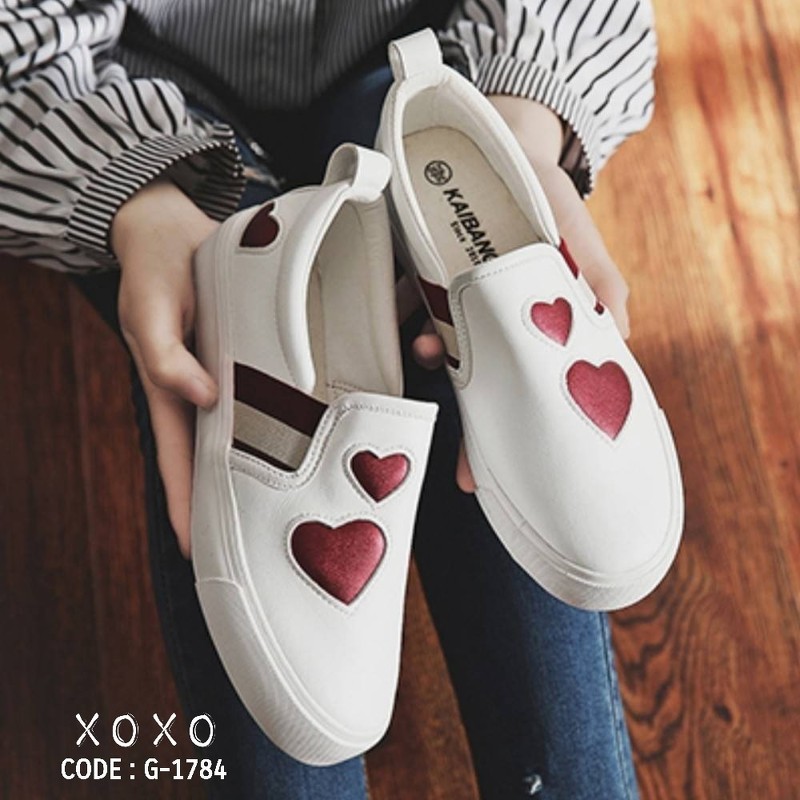 รองเท้าผ้าใบแฟชั่นทรงSlip Onแต่งลายหัวใจ