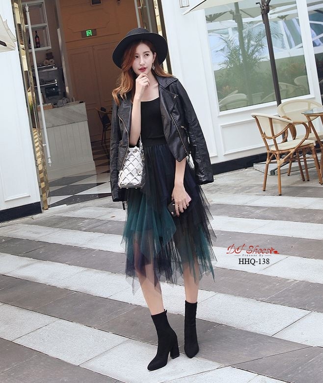 รองเท้าบูทส้นแท่งสักหลาด