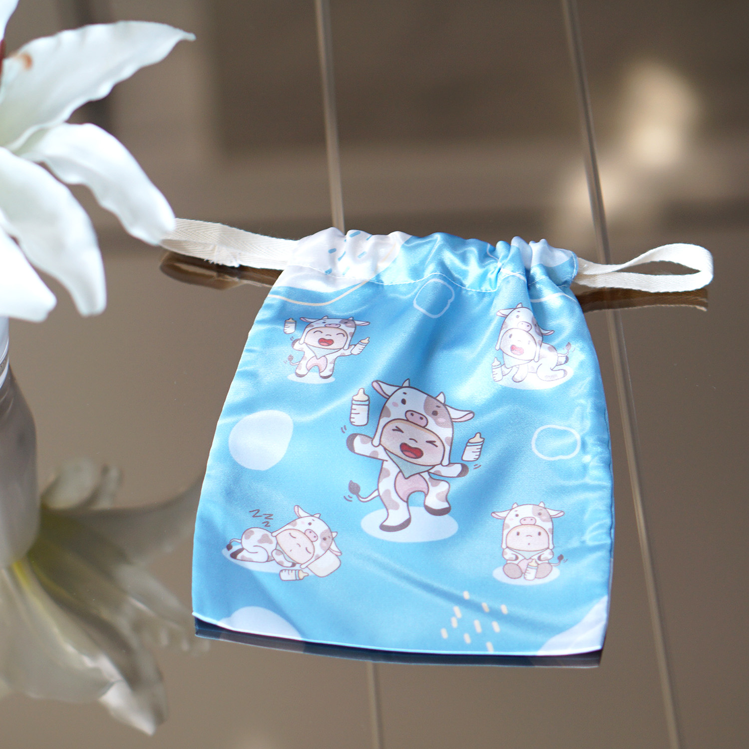 ถุงผ้าซาติน ลาย Cow 2 - Blue
