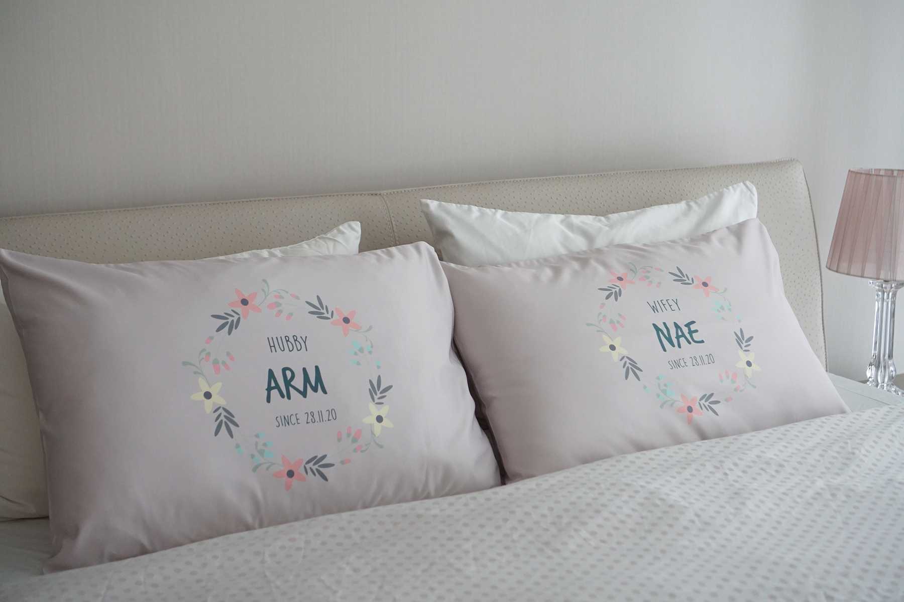 ปลอกหมอนหนุนคู่ พิมพ์ลายเต็มผืน Floral Frame - Beige