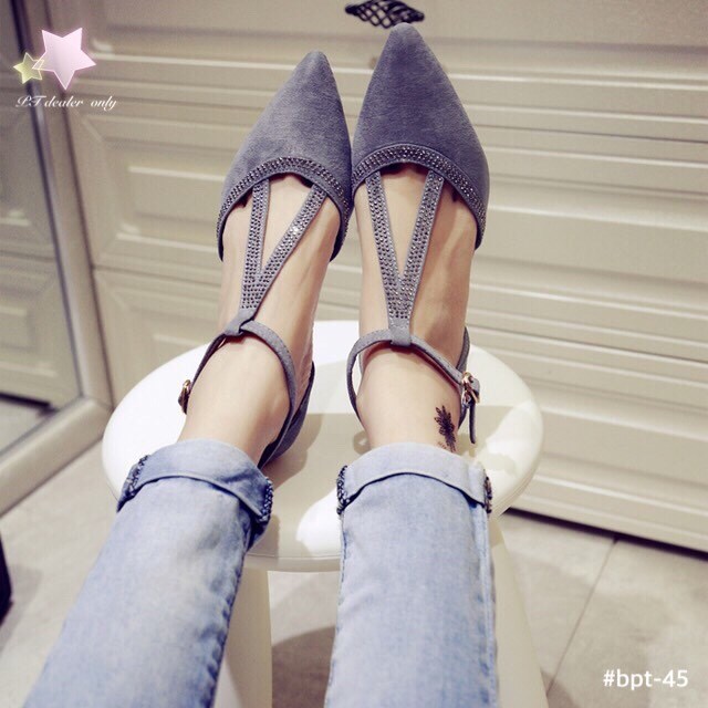 พร้อมส่ง : รองเท้าหัวแหลมผ้าสักหลาด (สีเทา)