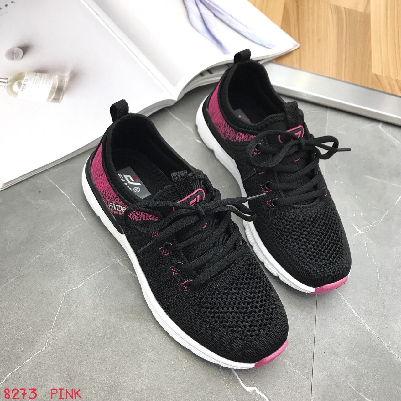 รองเท้าผ้าใบแฟชั่นตัดส้นทูโทน (สีชมพู)