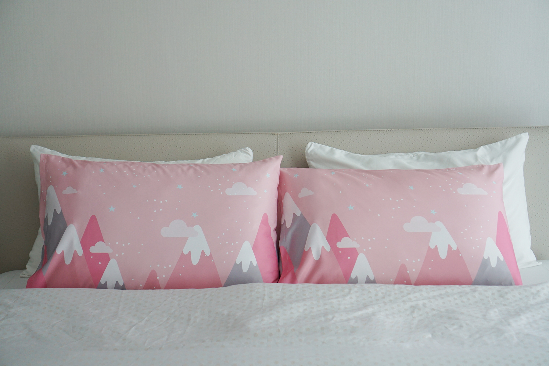ปลอกหมอนหนุนคู่ พิมพ์ลายเต็มผืน Mountain - Pink