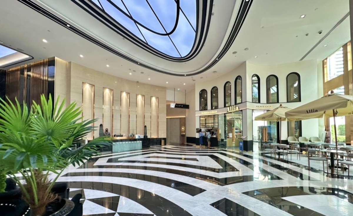 อาคารสำนักงานโครนอส สาทร (Kronos Sathorn office building) สำนักงานให้เช่าย่านถนนสาทร พระราม 4 กรุงเทพฯ ใกล้สวนลุมพินี เพียง 700 เมตร