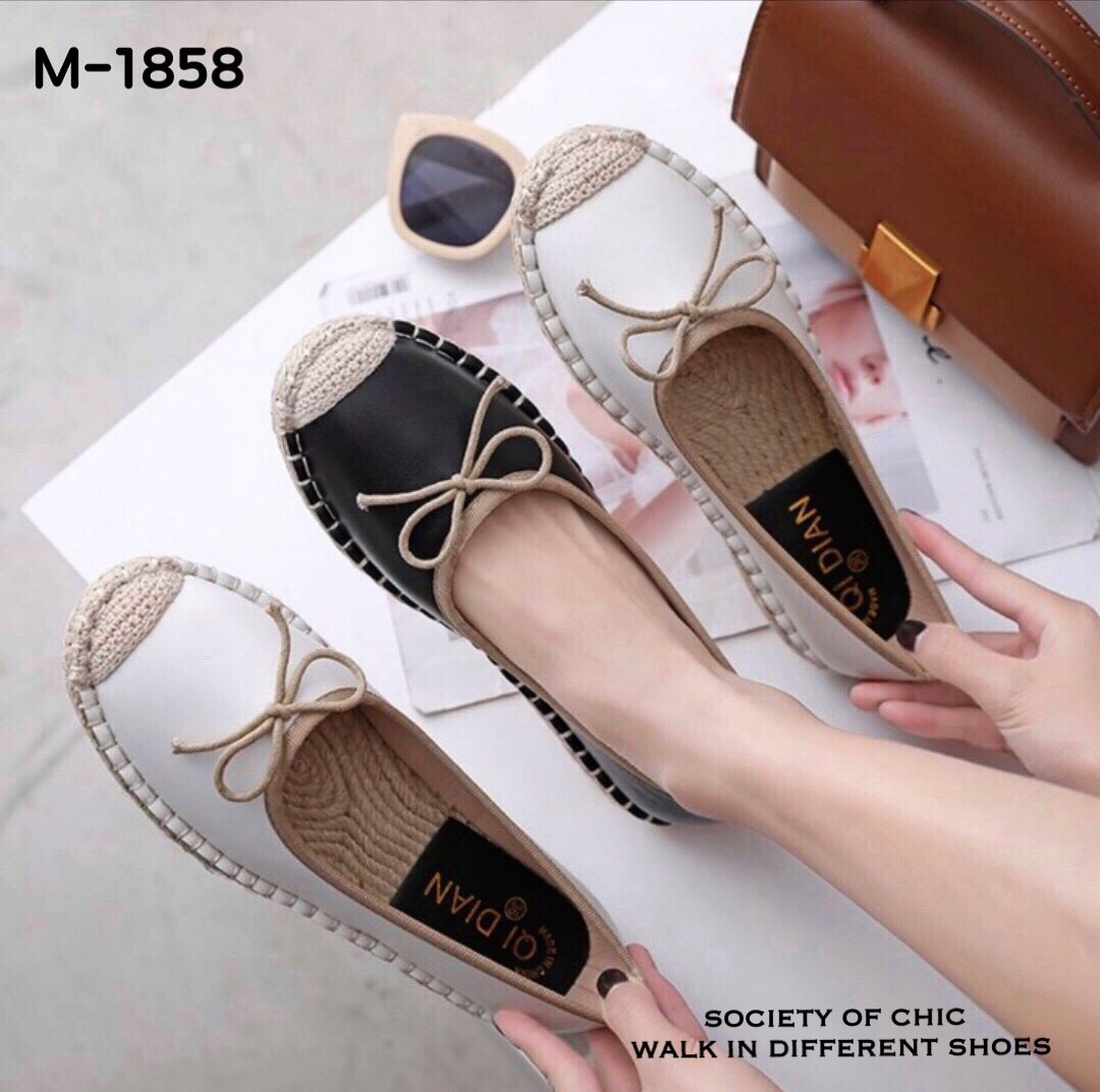 รองเท้าคัทชูหัวปอทรงสวม (สีดำ)