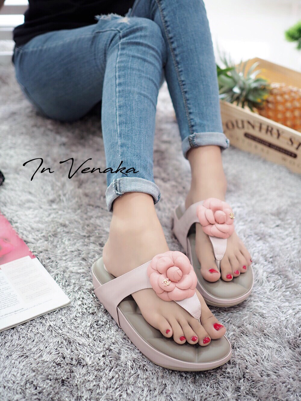 รองเท้าลำลองแต่งดอกคามิเลีย (สีชมพู)