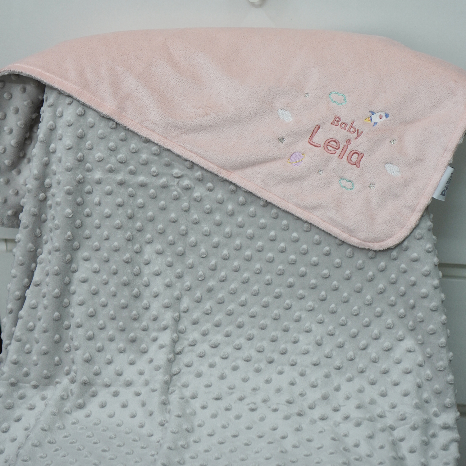 ผ้าห่ม Minky - สี Rose Quartz&Grey 75x100cm แบบปักชื่อ+icon - Space