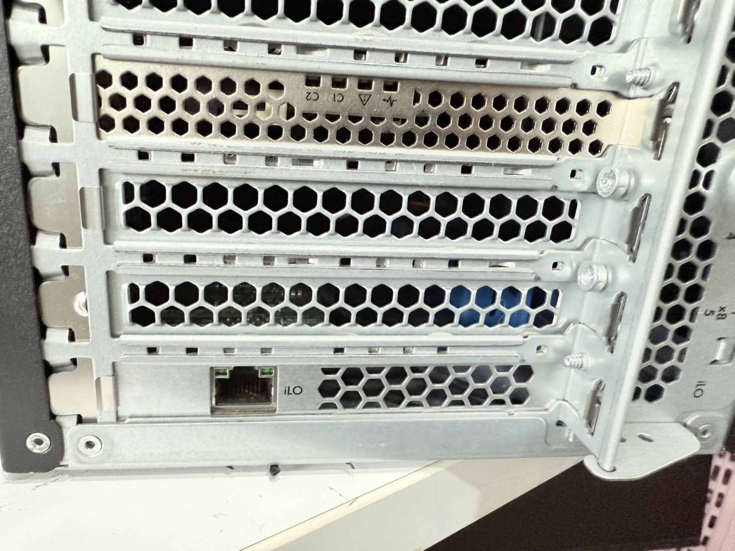 เซิร์ฟเวอร์ HP ML110 G9(E5-1620V4/16GB*4/HDD 900GB*5)+Raic P440