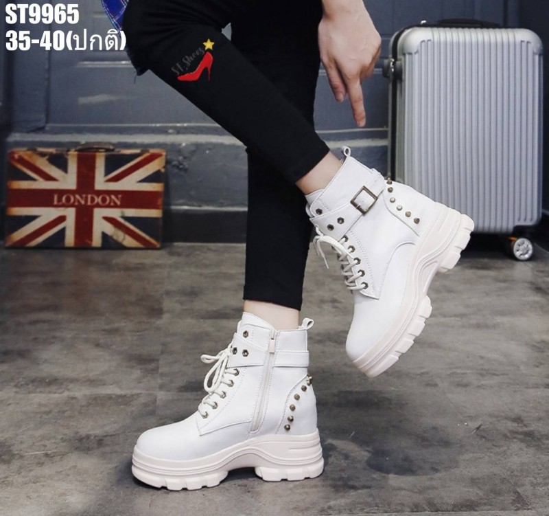 รองเท้าผ้าใบแฟชั่นหุ้มข้อแต่งหมุด (สีดำ