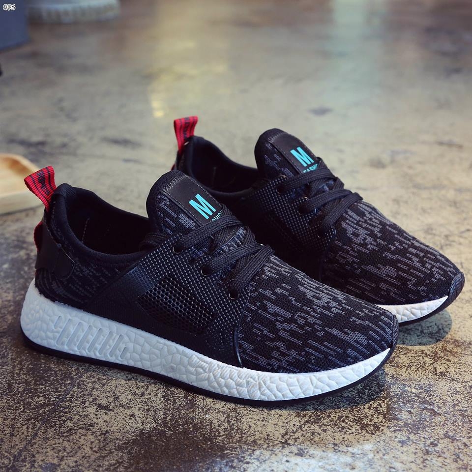 รองเท้าผ้าใบแฟชั่นแต่งลาย (สีดำ)