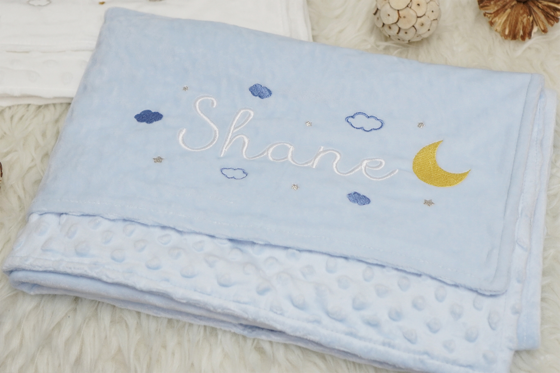 ผ้าห่ม Minky - สีฟ้า 75x100cm แบบปักชื่อ+icon - Moon&Cloud