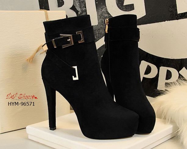 รองเท้าบูทส้นสูงแต่งอะไหล่เข็มขัด