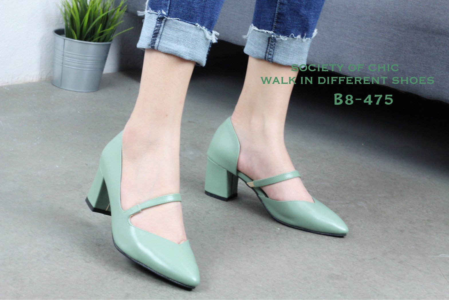 รองเท้าคัทชูส้นเตี้ยแต่งสายคาด (สีเขียว)