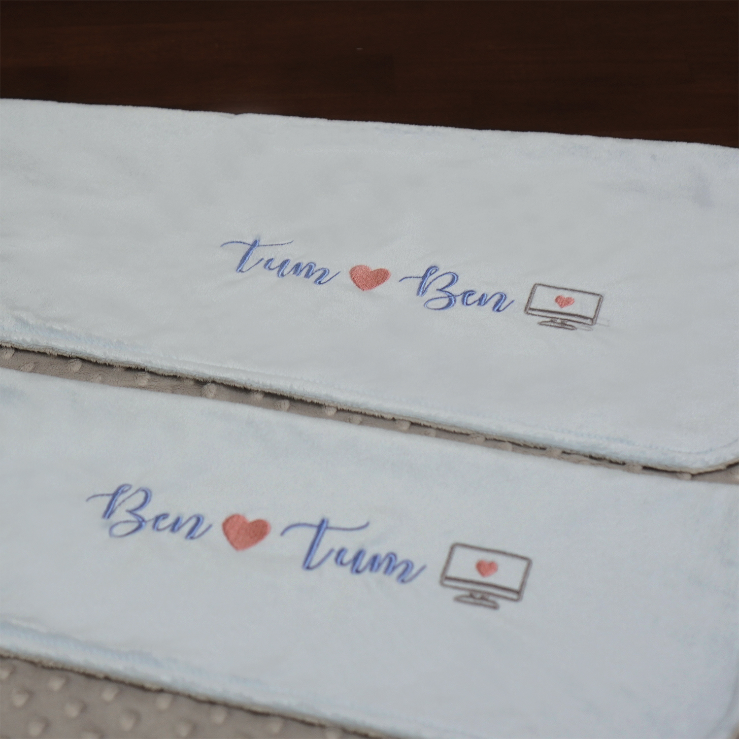 ผ้าห่ม Minky - สีฟ้า + เทา 75x100cm แบบปักชื่อ+icon - Computer
