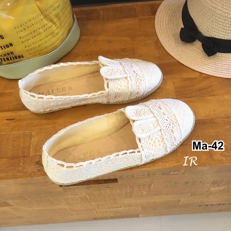 รองเท้าลูกไม้ถักแต่งหูกระต่าย