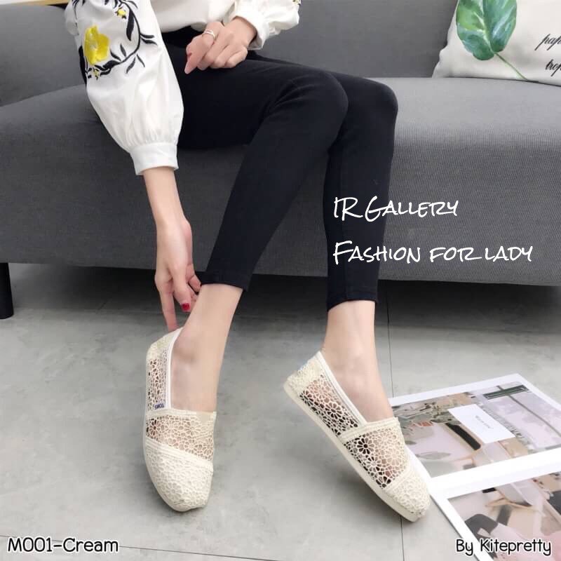 รองเท้าลูกไม้ลายดอก Style Toms (สีขาว)