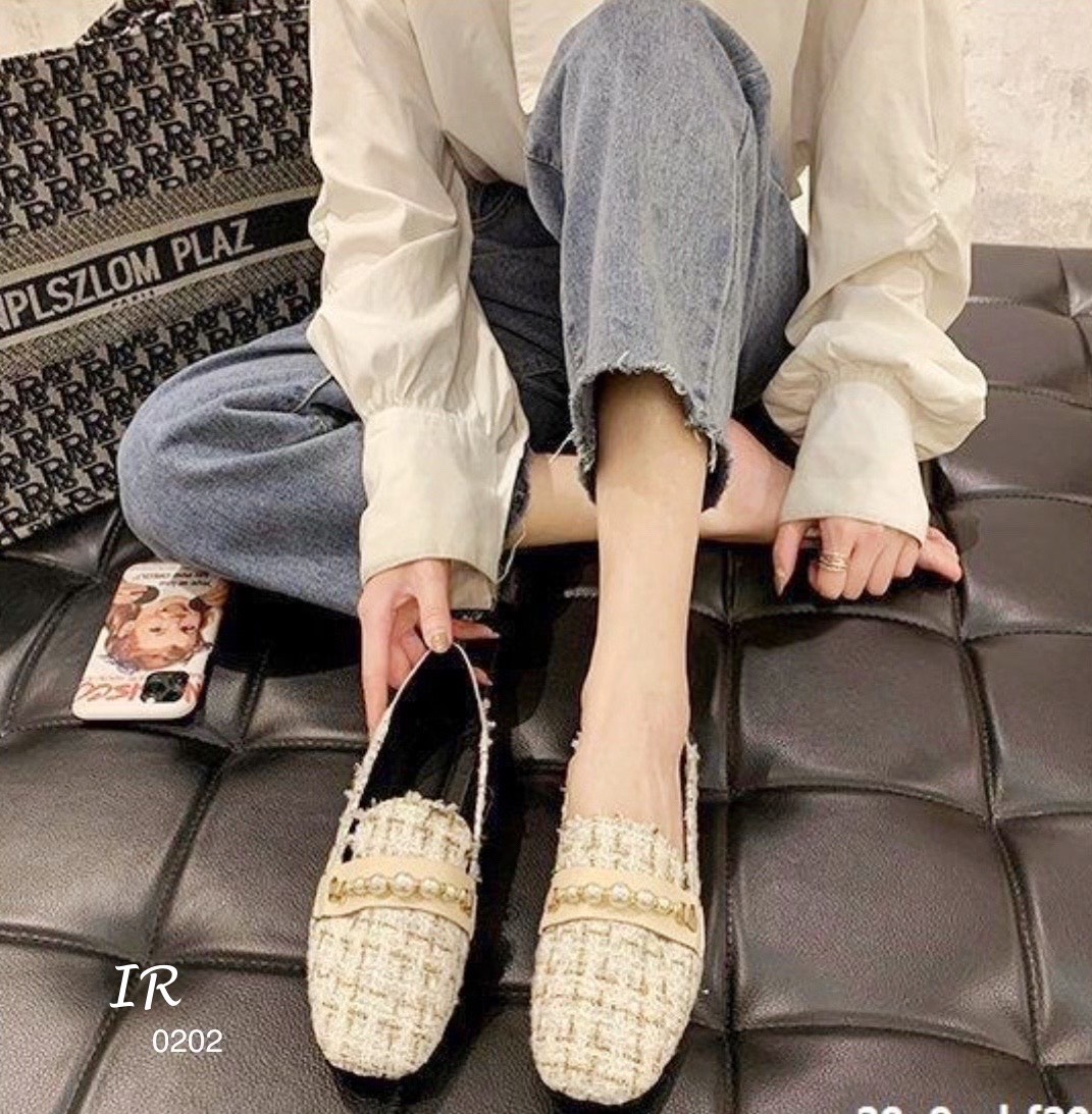 รองเท้าคัทชูผ้าทวิสแต่งมุก