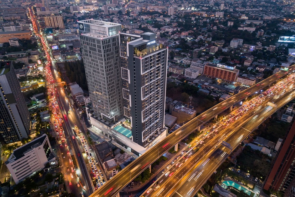 อาคารเมเจอร์ ทาวเวอร์ สำนักงานให้เช่าย่านถนนรามคำแหง กรุงเทพฯ ใกล้สถานีรถไฟฟ้าสายสีส้ม สถานีรามคำแหง 12