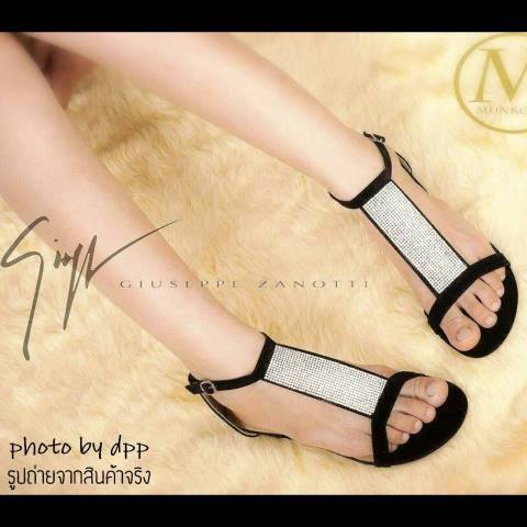 พร้อมส่ง : รองเท้าแตะส้นแบนประดับเพชร