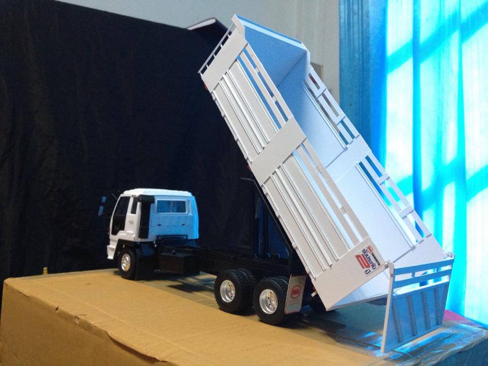 โมเดลรถบรรทุกดัมพ์สามมิตรจำลอง 1/32