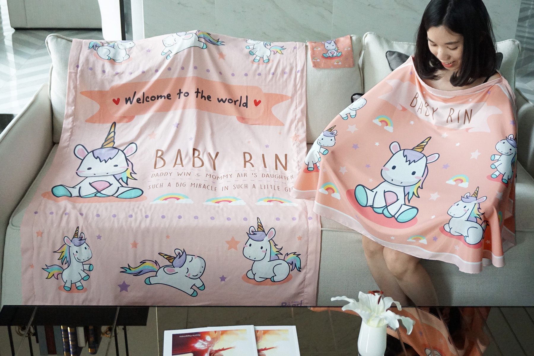 ชุดของขวัญเด็กแรกเกิด ผ้าคลุมให้นม + ผ้าห่มขนาด 100x150cm ลาย Unicorn - Peach