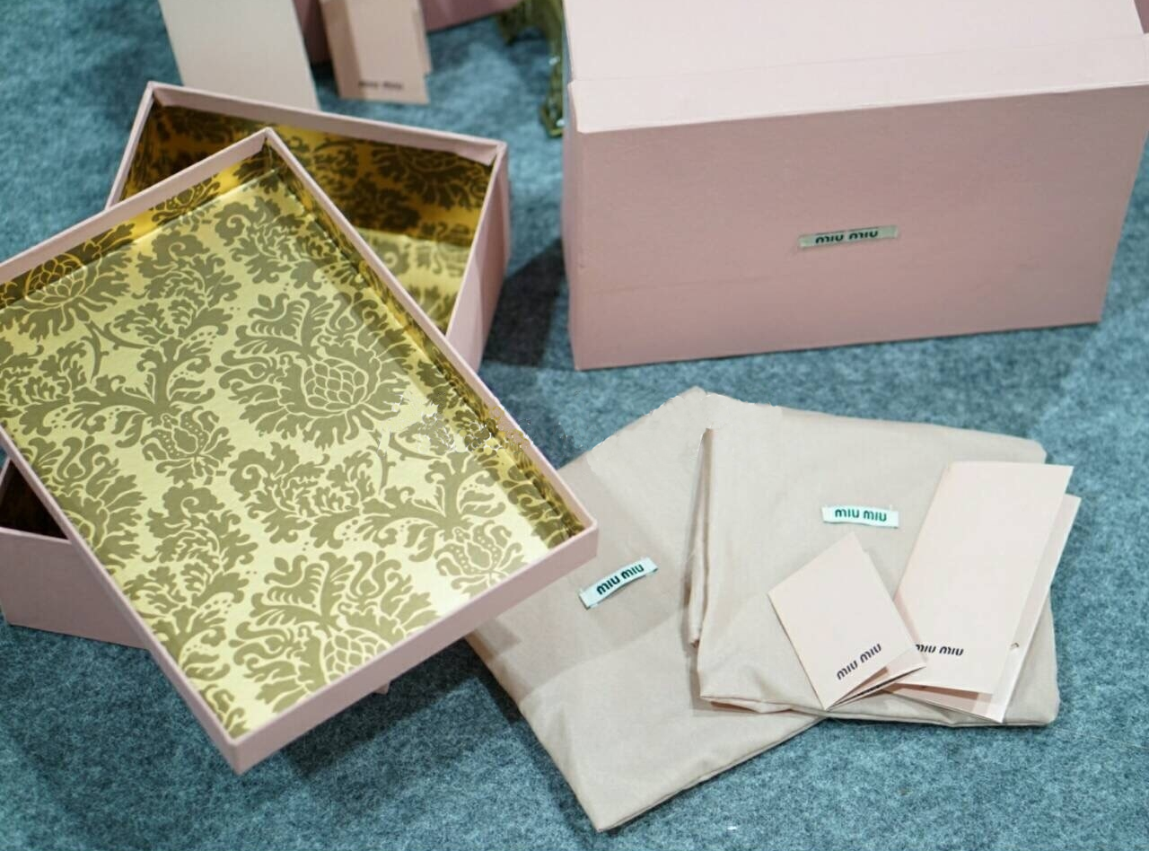 พร้อมส่ง : รองเท้า MIUMIU Sneakers Hi-End Grade (สีชมพู)