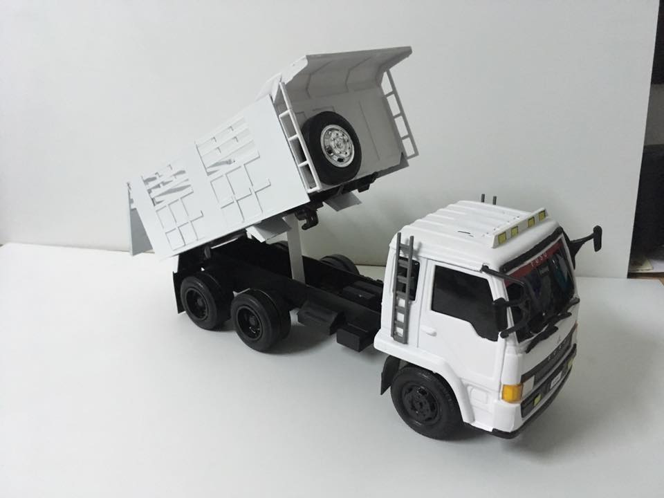 รถบรรทุกตั้งโชว์ 1/24 Truck toy โมเดลรถดั๊มพ์