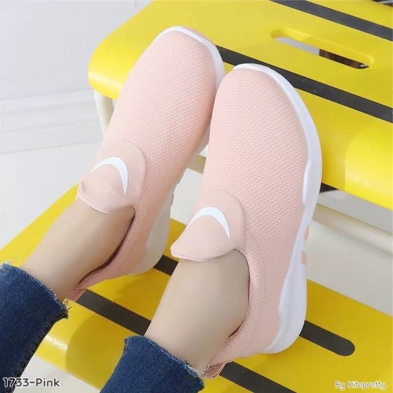 รองเท้าผ้าใบแฟชั่นทรงสวมลาย Sport (สีขาว)