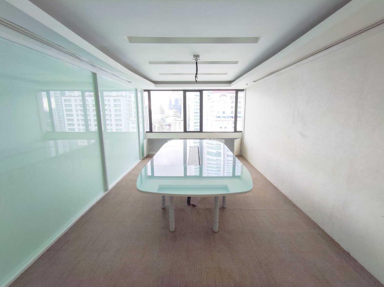 ขาย/ให้เช่าพื้นที่สำนักงานออฟฟิศย่านสุขุมวิท กรุงเทพฯ ตรงข้ามสวนเบญจกิติ ใกล้สถานีรถไฟฟ้า BTS อโศก และ MRT สุขุมวิท เพียง 750 เมตร | Ocean Tower 1