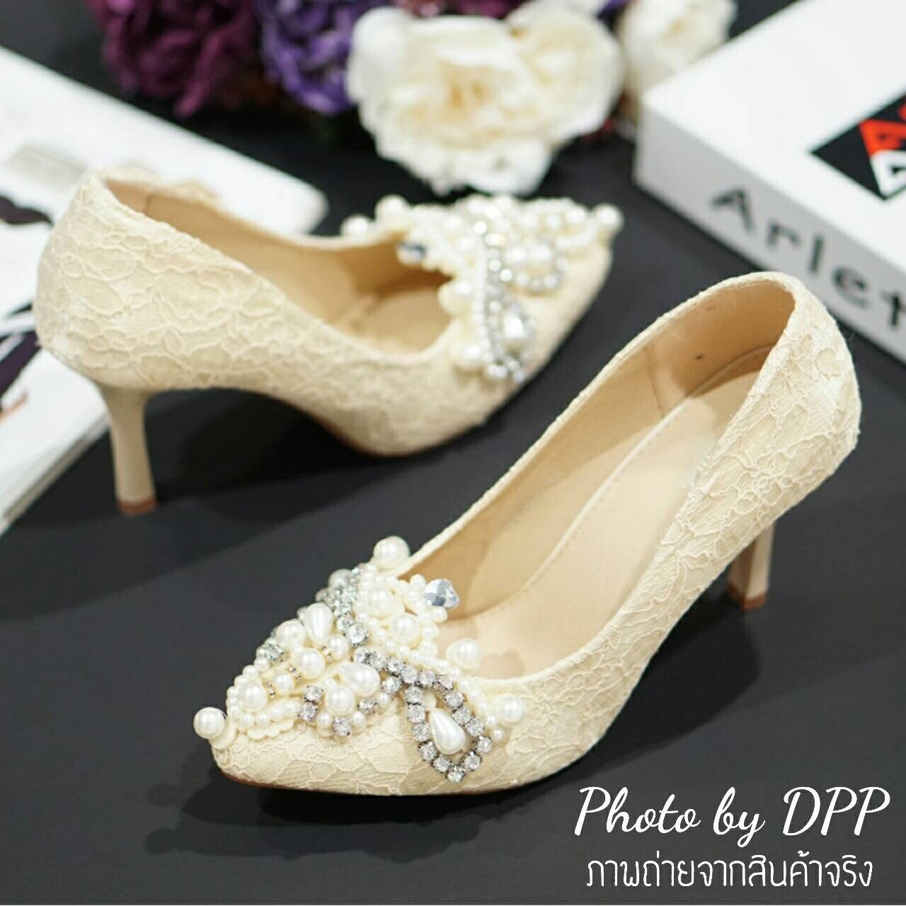 รองเท้าคัทชูหน้าเพชร