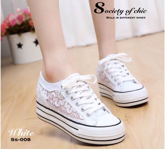 รองเท้าผ้าใบเกาหลีฉลุลาย (สีดำ)