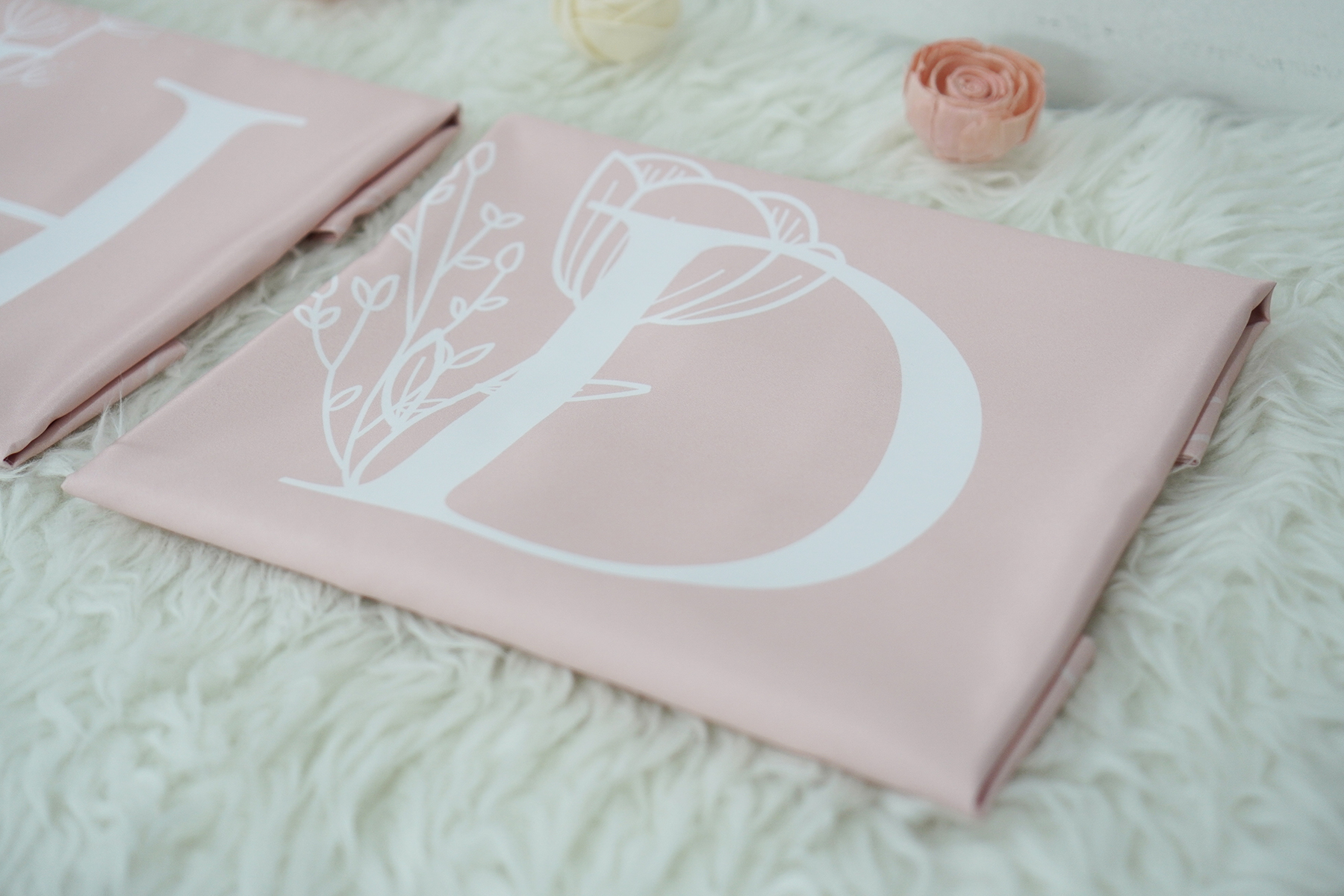 ปลอกหมอนหนุนคู่ พิมพ์ลายเต็มผืน Botanical - Light Pink