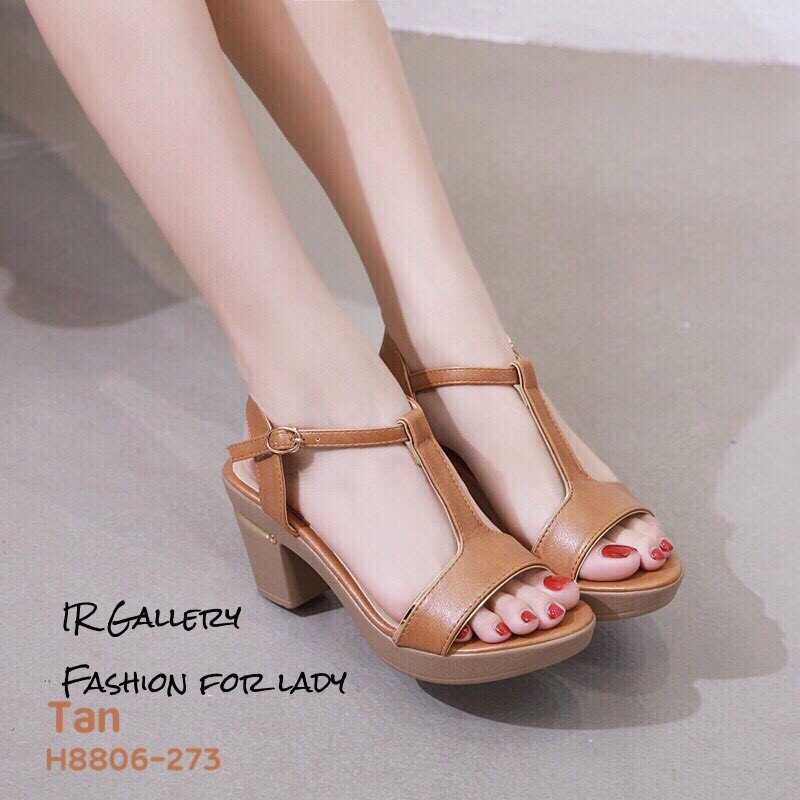 รองเท้าลำลอง T-Strap (สีดำ)