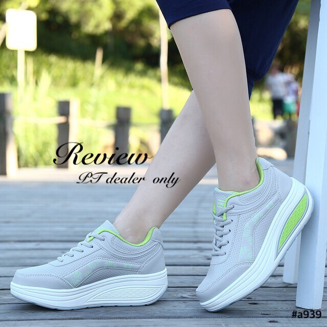 พร้อมส่ง : รองเท้าผ้าใบเสริมส้นทรงsport (สีเทา)