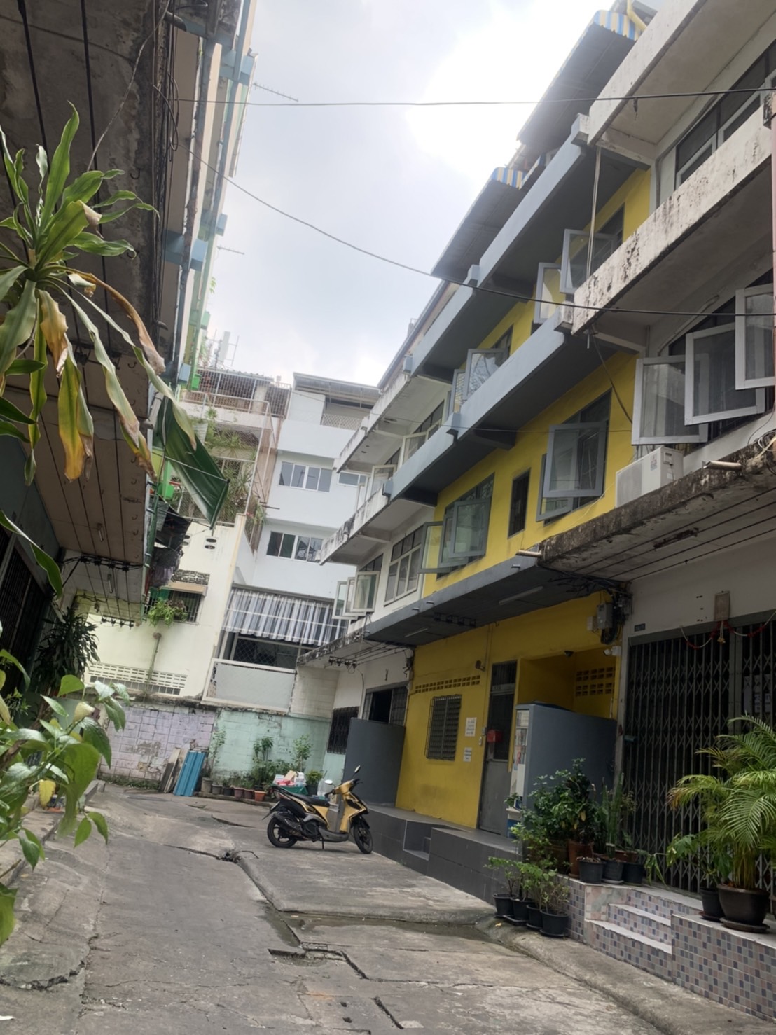 ขายอาคารเหมาะทำโฮสเทล ใกล้สถานีรถไฟฟ้า BTS พระโขนง เพียง 700 เมตร