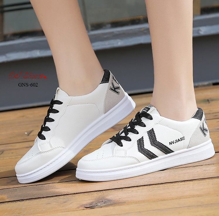 รองเท้าผ้าใบแต่งแถบกลิตเตอร์ (สีเทา)