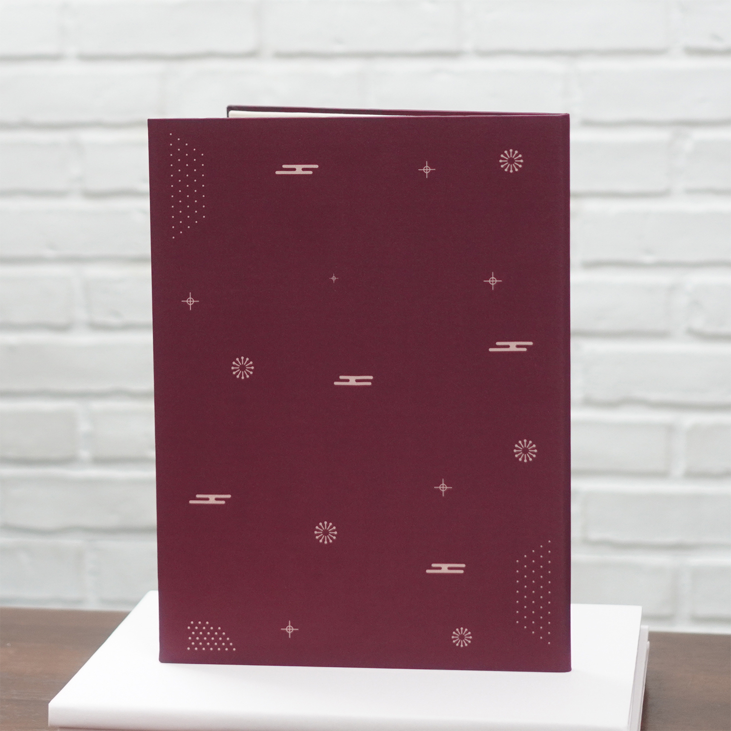 แฟ้มทะเบียนสมรส/สูติบัตร สั่งทำใส่ข้อความ ลาย Chinese Calendar - Burgundy