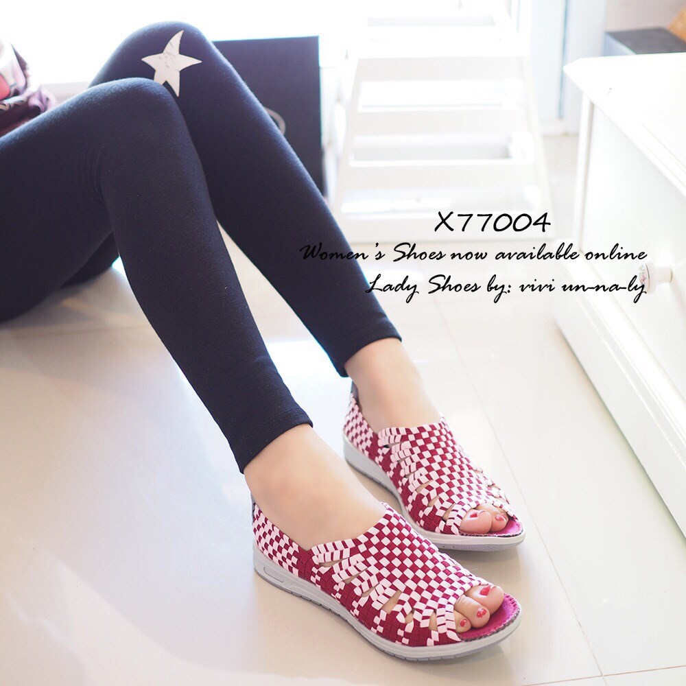 พร้อมส่ง : รองเท้าเพื่อสุขภาพ (รุ่นเปิดหน้าเท้าสีแดง)