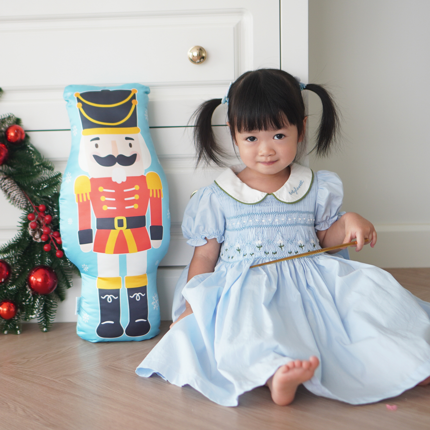 หมอนของขวัญ แบบพร้อมส่ง - ลาย Nutcracker - Blue
