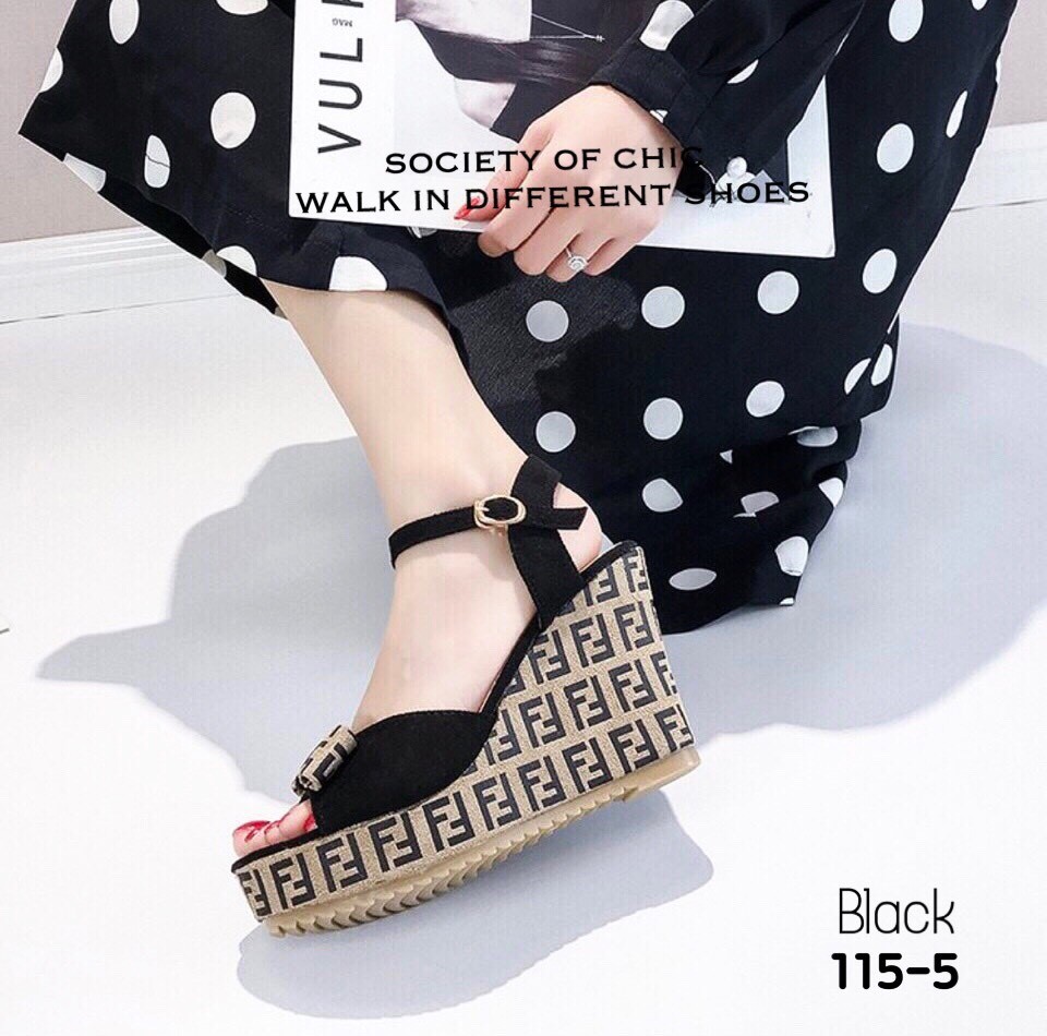 รองเท้าส้นเตารีด Style Fendi (สีครีม)