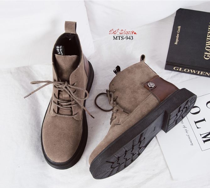 รองเท้าผ้าใบหุ้มข้อหนังกลับแต่งหมุด (สีกากี)