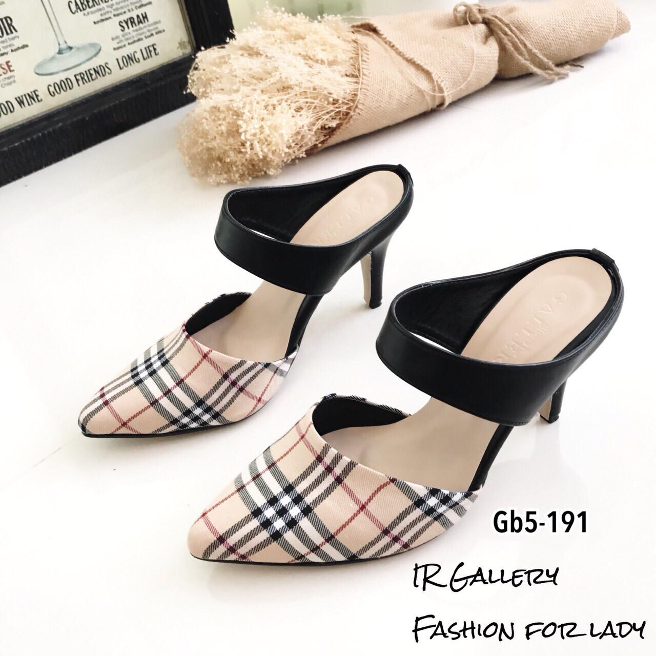 รองเท้าคัทชูส้นสูงเปิดส้น Style Burberry